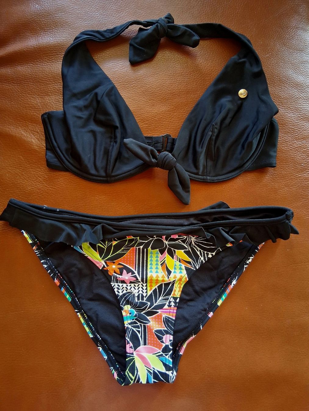 Rip Curl Costumi da bagno & Bikini: Rip Curl Bikini Gr. S-M schwarz-bunt – Usato da Tamins venduto da LisaMorpurgo
