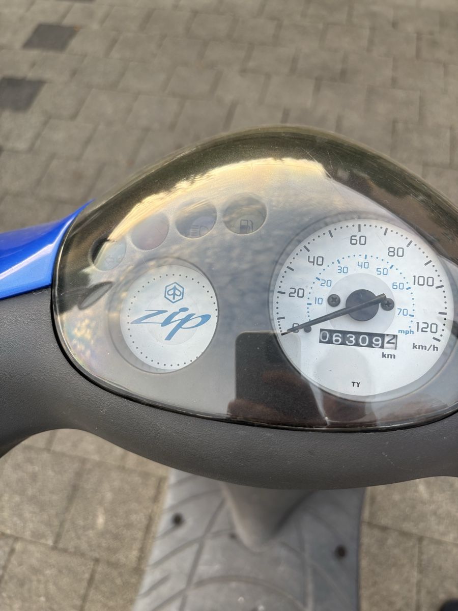 Piaggio Strasse: Roller Piaggio Zip 100 4T blau mit Topcase. Top! – Gebraucht aus Weiningen ZH von GriederRemarket 3