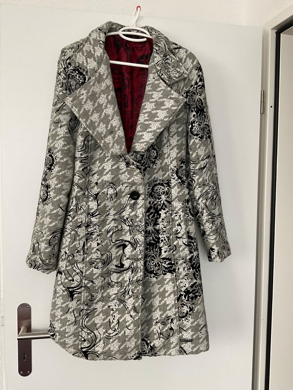 Desigual Cappotti: Desigual Wintermantel, grau/schwarz gemustert, Grösse 40 – Usato da Erlinsbach SO venduto da Adica