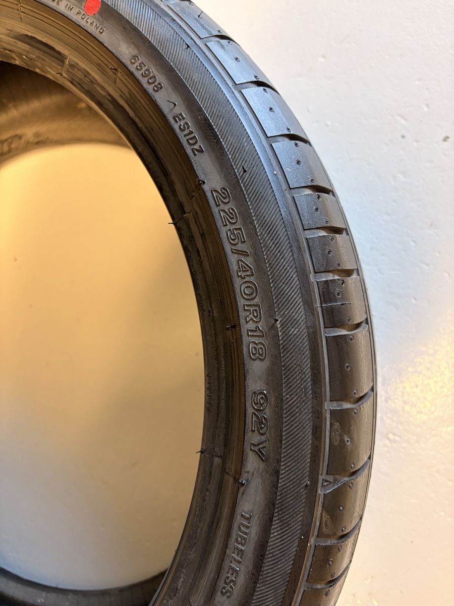 Autres accessoires p. véhicule: Bridgestone 225/40/18 – D'occasion à Mümliswil par -Dave