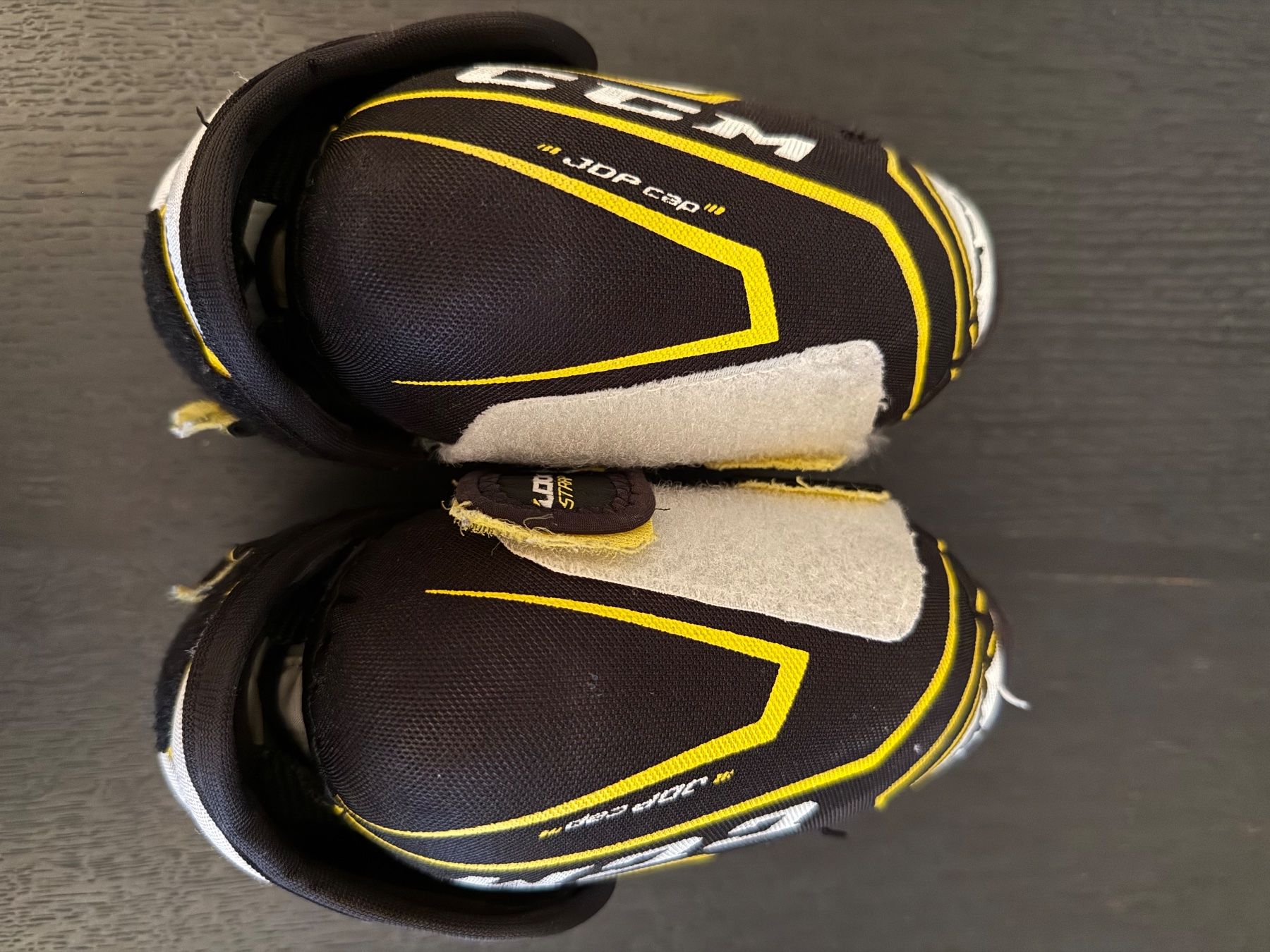 Ccm Schutz & Schoner: CCM Ellenbogen Protektoren Junior S – Gebraucht aus Zug von marcosonlineshop 1