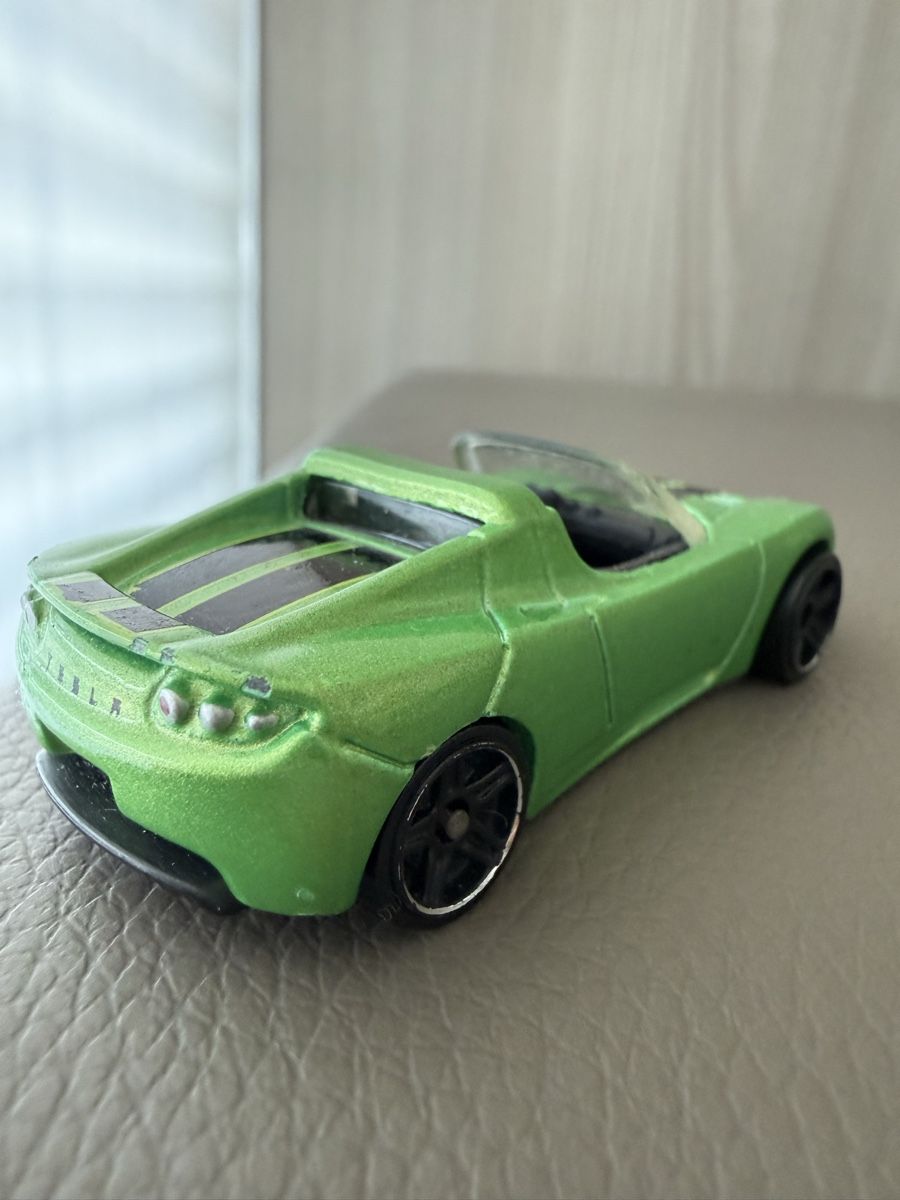 Hot Wheels Modellautos: Hot Wheels Tesla Roadster 2008 verde con strisce – Gebraucht aus Viganello von mat_bds6 2