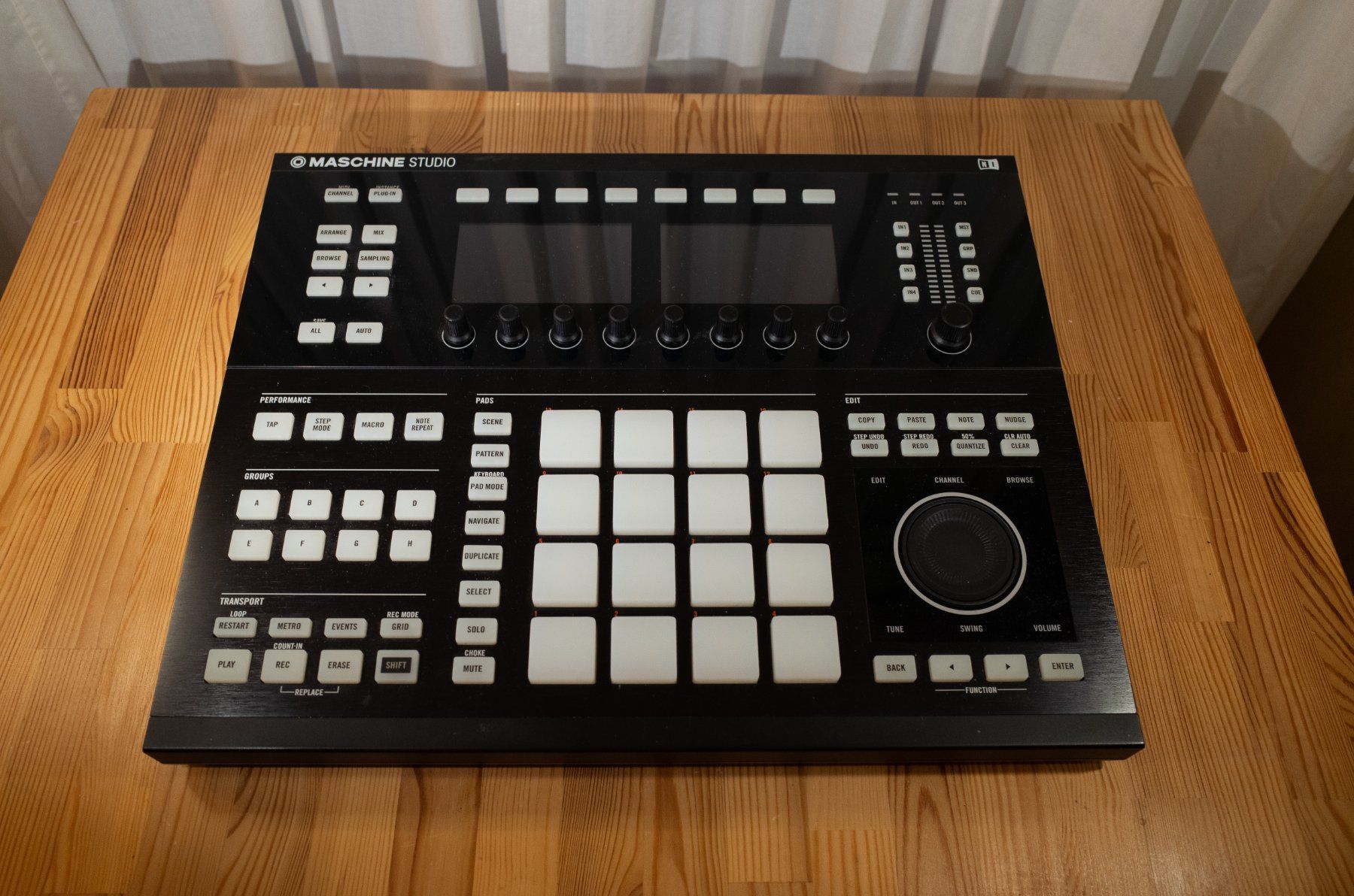 Native Instruments Musikinstrumente: Native Instruments Maschine Studio – Gebraucht aus Wädenswil von SO2