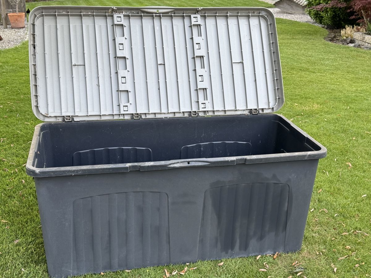 Box contenitori: Gartenbox / Kissenbox – Usato da Kradolf venduto da Bugster 1