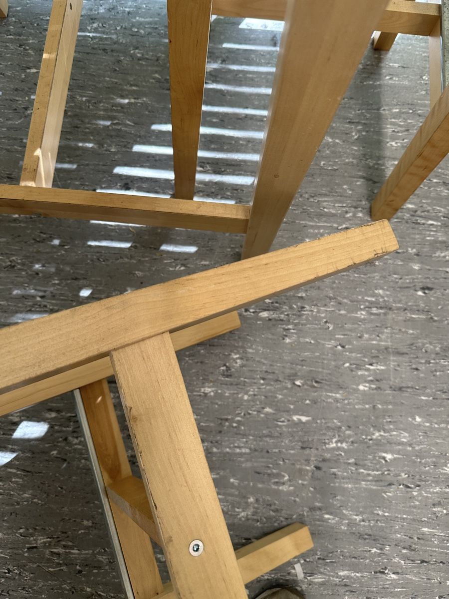 Set di tavolo e panche: Stehtisch mit 3 Hockern – Usato da Bern venduto da ykl_jgz8 6