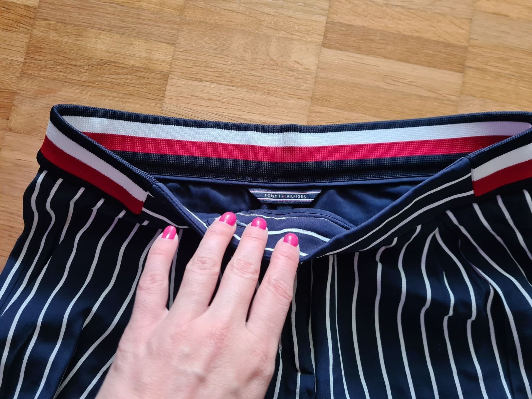 Tommy Hilfiger Pantaloni: Tommy Hilfiger Hose Gr. 6 – Usato da Jona venduto da Good_luck_ 1