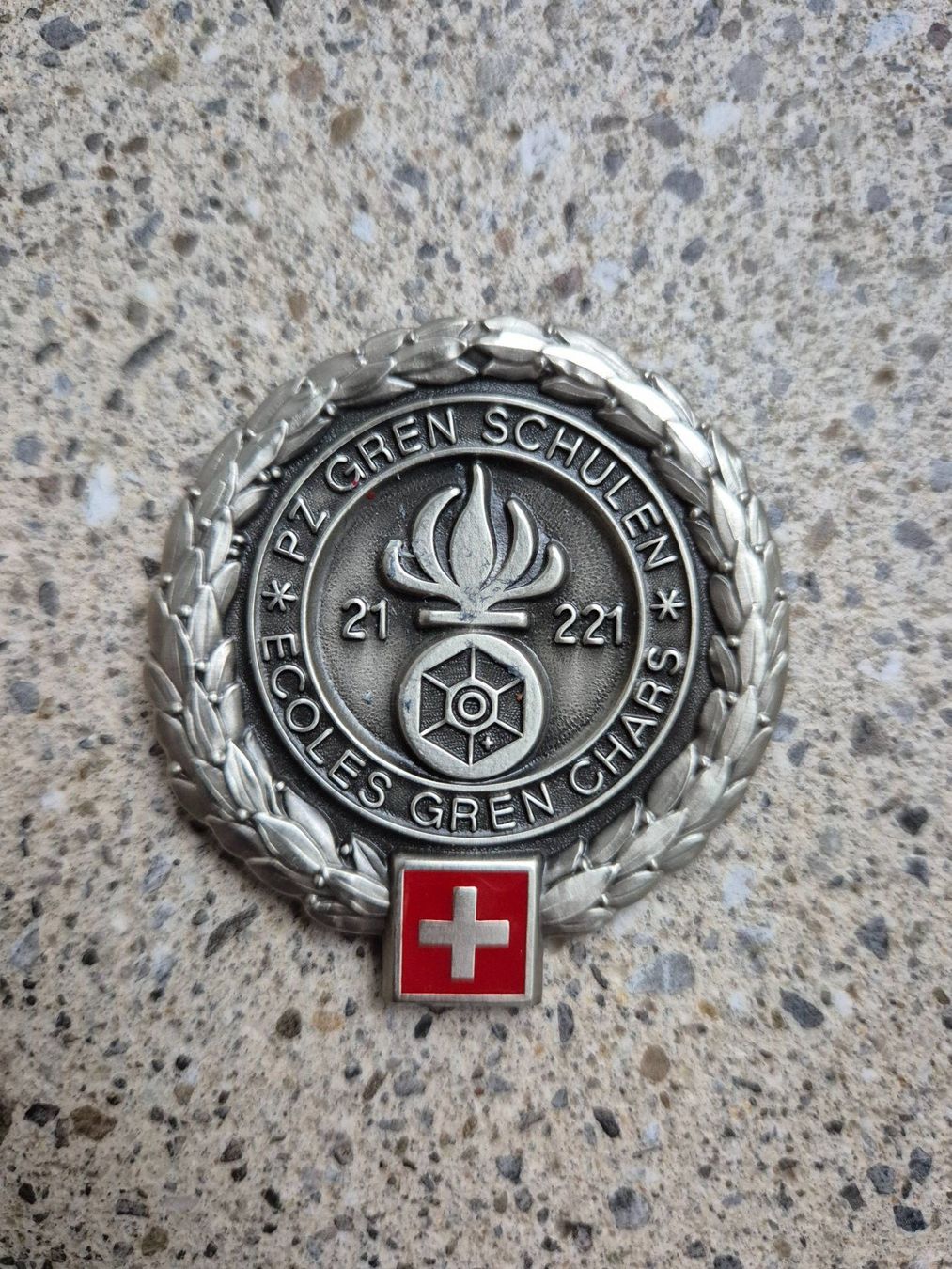Schweizer Armee Placchette & Badge: *** Beretemblem Pz Gren Schulen silber *** – Usato da Riedholz venduto da fr_sIruP