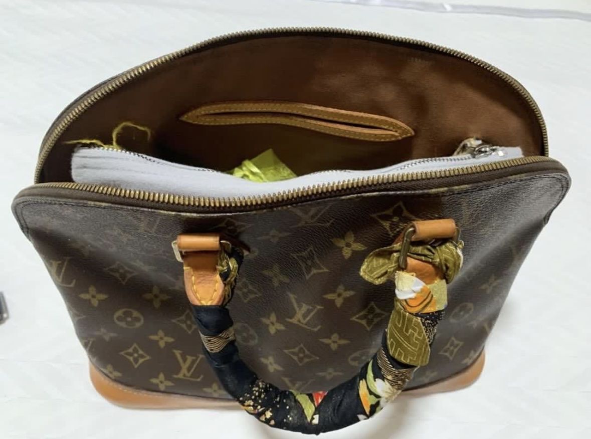 Louis Vuitton Borse da donna: The Architectural Icon: Louis Vuitton Alma PM – Usato da Zürich venduto da Curated.Chapters 4