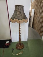 Mid-Century Stehlampe aus Holz 
