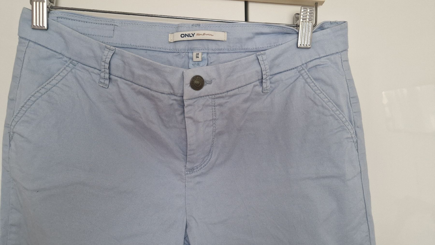 Only Pantaloni: Only Sommer Hose, hellblau, Gr. 38, eher tief geschnitten – Usato da Reinach BL venduto da Tinkerbelly27 1