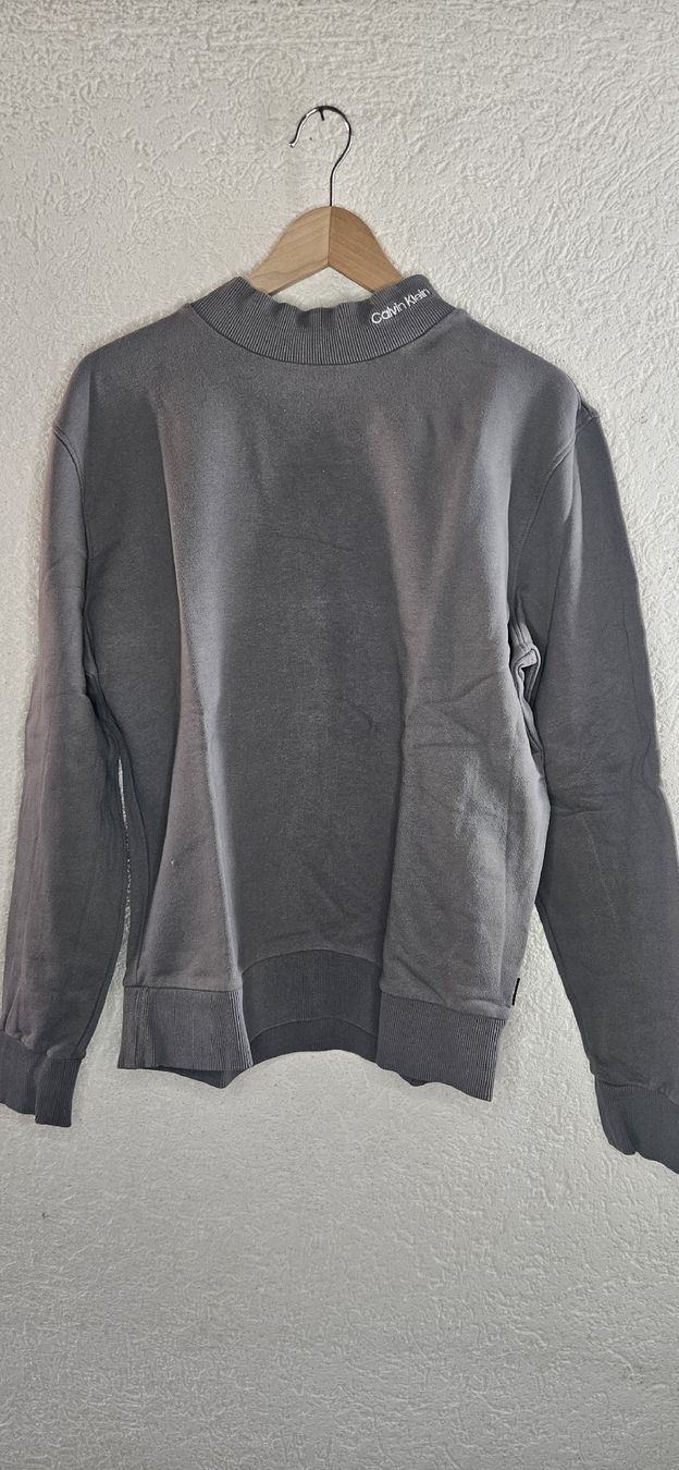 Calvin Klein Pulls & Sweat-shirts: Pull Calvin Klein gris taille M homme – D'occasion à Arveyes par sape.online