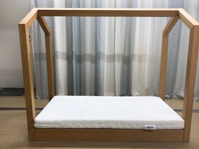 Betten: Montessori Bett mit Matratze – Gebraucht aus Riehen von Indiastrella