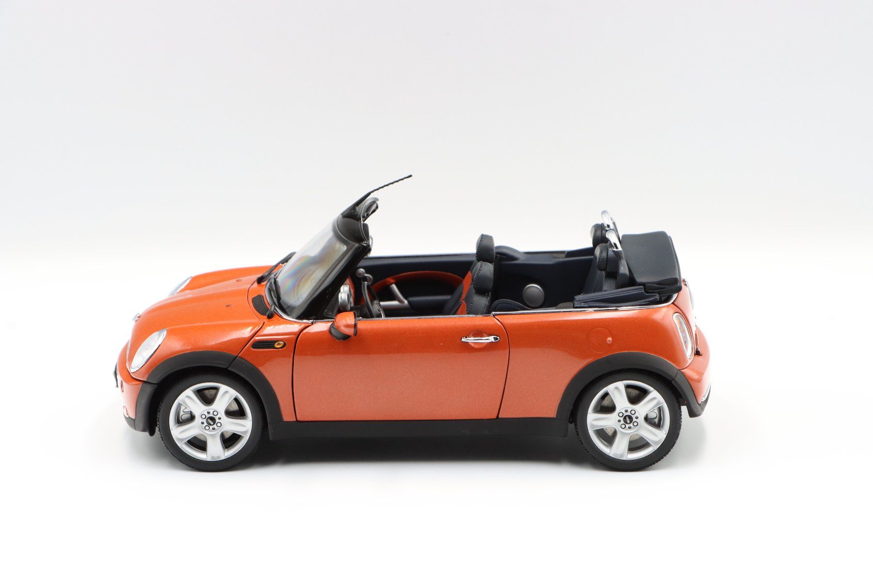 Modellautos: Mini Cooper Cabriolet 2004 1:18 Kyosho – Neu und originalverpackt aus Bühl b.Aarberg von  4
