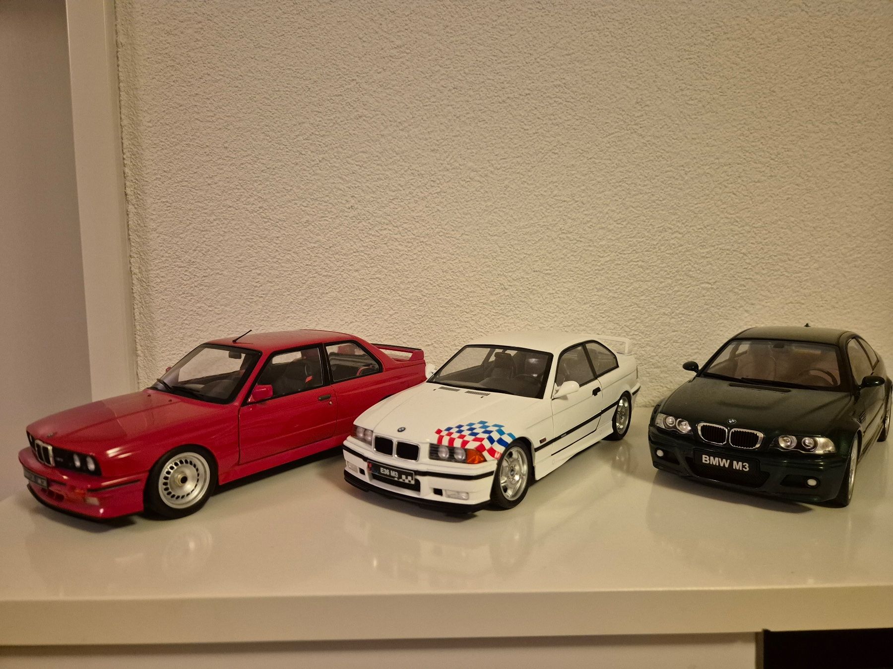 BMW Modellini d'auto: BMW M3 Set in 1/18 E30, E36, E46 alle von Solido – Usato da Bremgarten AG venduto da Beever