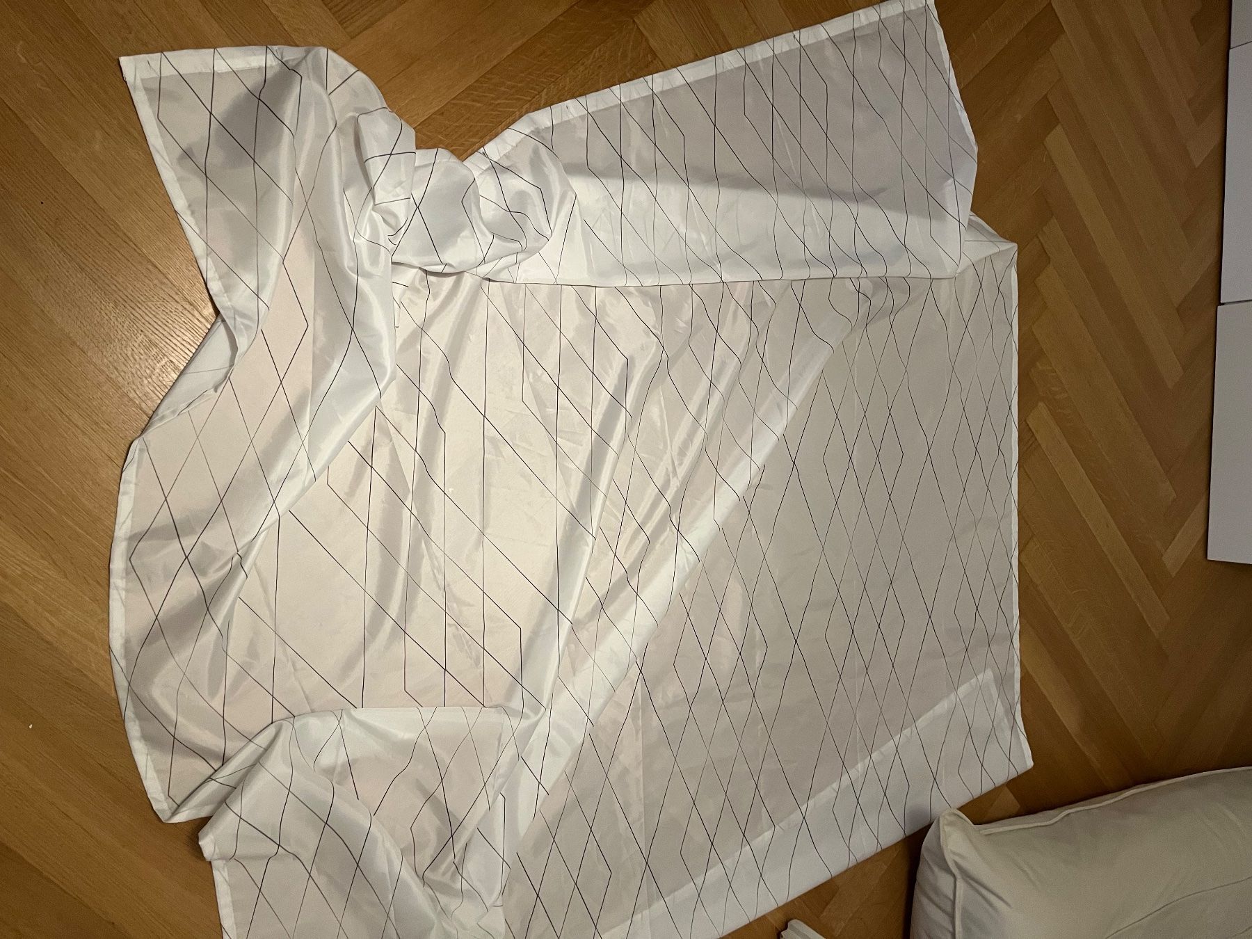 Tende: Weiss diagonal gestreifter Duschvorhang – Usato da Zürich venduto da tans_flohmi