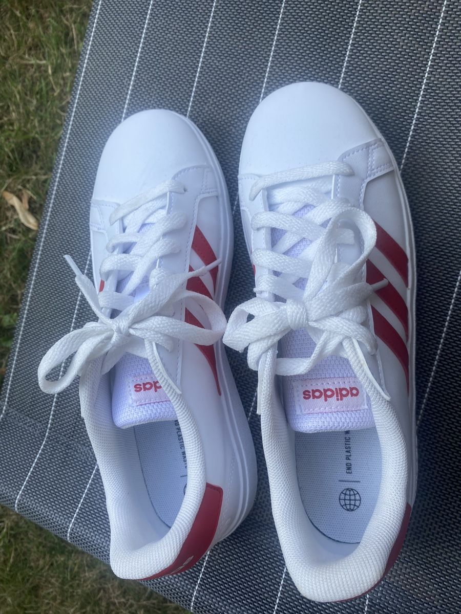 Adidas Herrenschuhe: Adidas Sneaker weiss rot Groesse 38 neu – Gebraucht aus Schaffhausen von purzel51