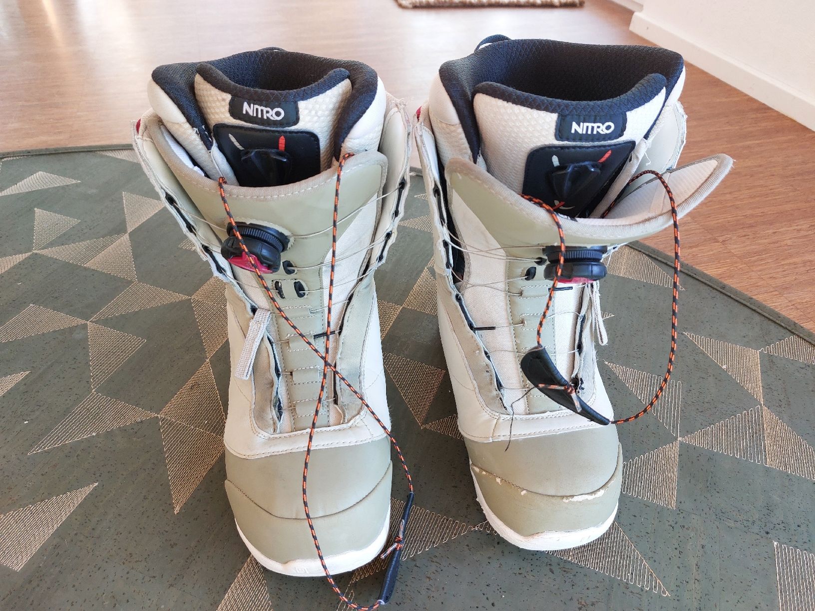 Snowboard Nitro Scarpe da uomo: snowboardschuhe NITRO mit BOA 41 1/3 – Usato da Effretikon venduto da swobdo