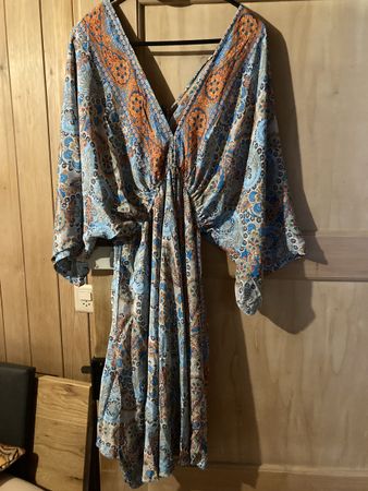 Kleid "Bold & Beautiful" Muster Grösse Free Size Neuwertig !
