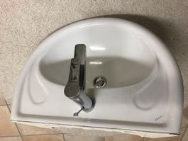 Lavabo / Waschbecken Laufen mit Hahnen, guter Zustand!