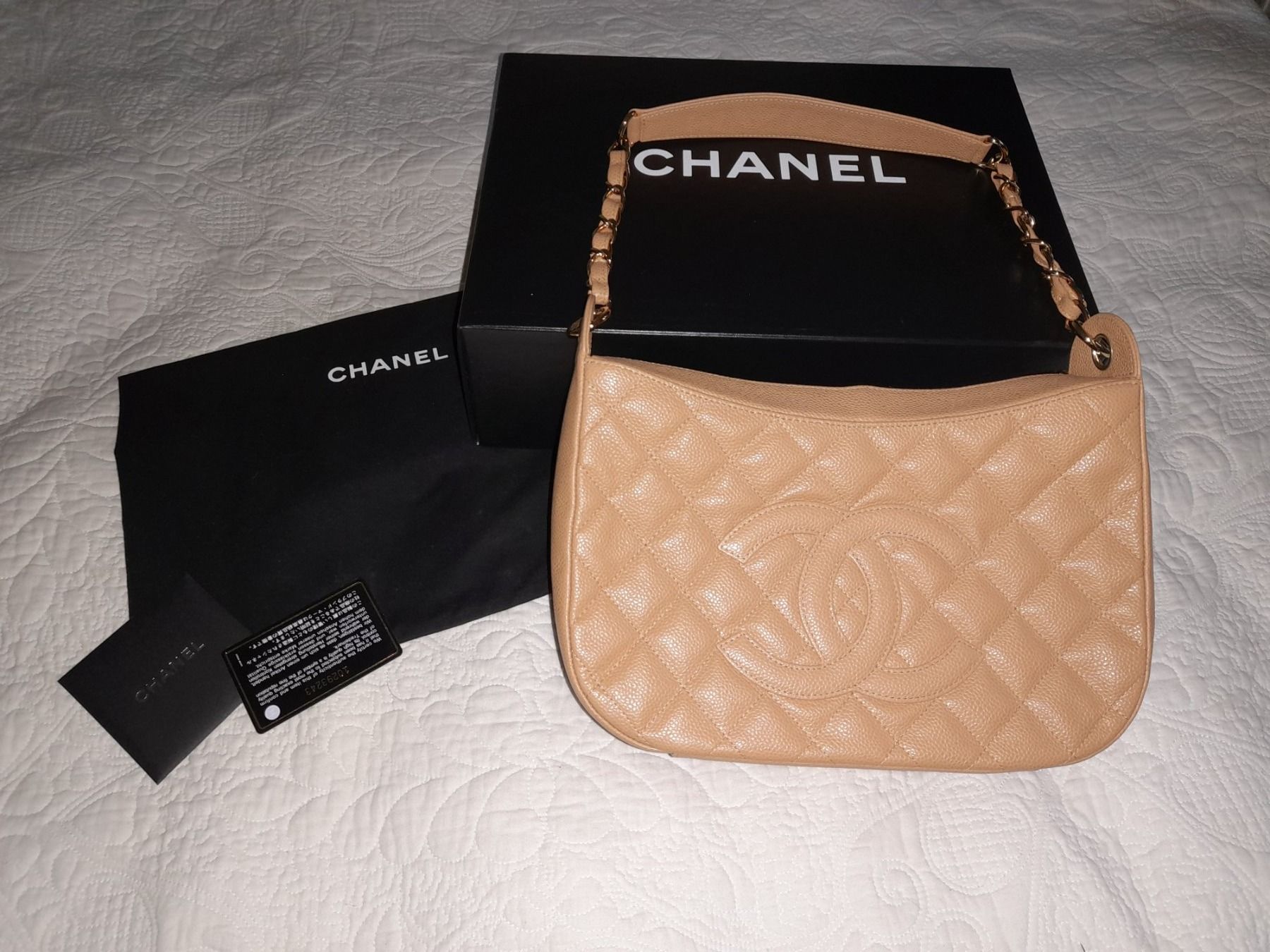 Chanel Borse da donna: CHANEL HANDTASCHE, GESTEPPT, IN KLASSISCHEM BEIGE/CAMEL – Nuovo e nell'imballaggio originale da Lenzburg venduto da mayfair02 4