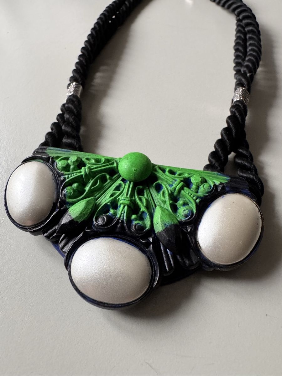 Ciondoli: Vintage Art-Déco Statement-Kette – Usato da Basel venduto da YanaR10