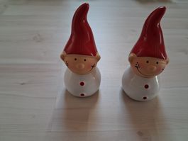 2 X KLEINE TROLLE MIT ROTERMÜTZE