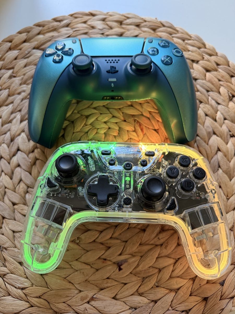 Systèmes de contrôle: Two Controllers, PS5 original and one custom, clear shell – Neuf (Voir description) à Genève par aki_xbk9 2