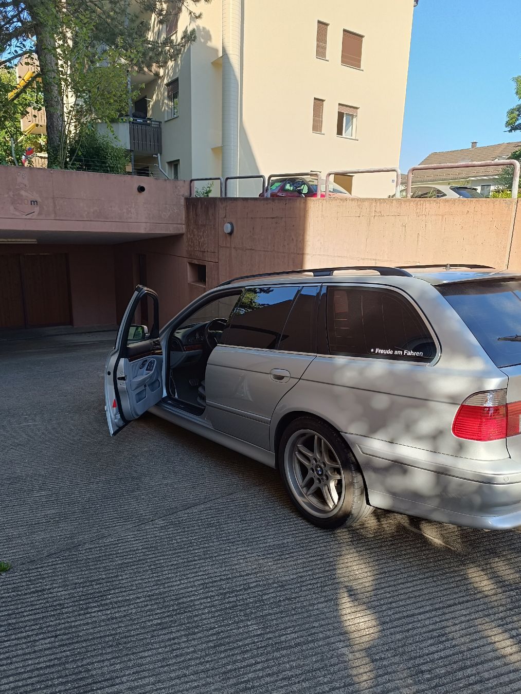 BMW Automobili: BMW 540I Touring  – Usato da Winterthur venduto da Hao99 1
