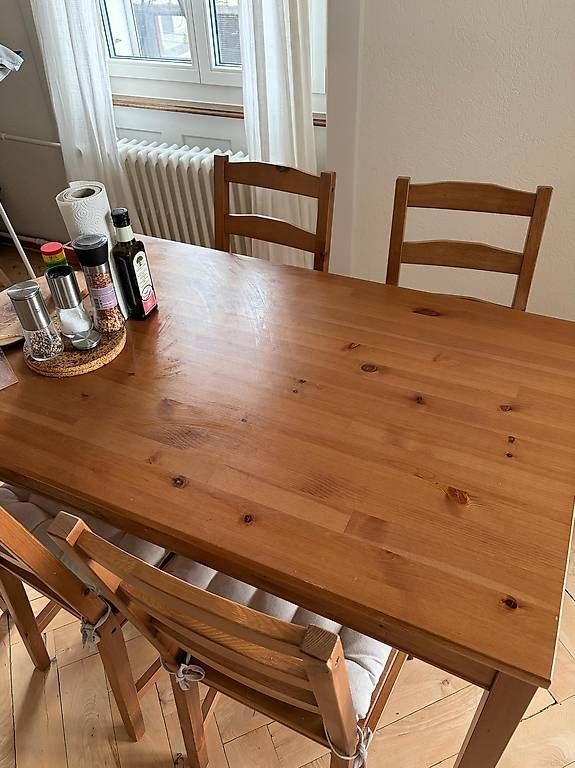 Ikea Tavoli: Tisch und 4 Stühle Esstisch ikea – Usato da Zürich venduto da jul_9kys