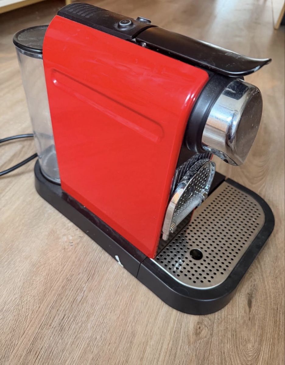 Nespresso Macchine per caffè & Macchine per espresso: Kaffeemaschine Rot Nespresso Pixie gebraucht voll funktionsf – Usato da Zürich venduto da kev_6y8r 1