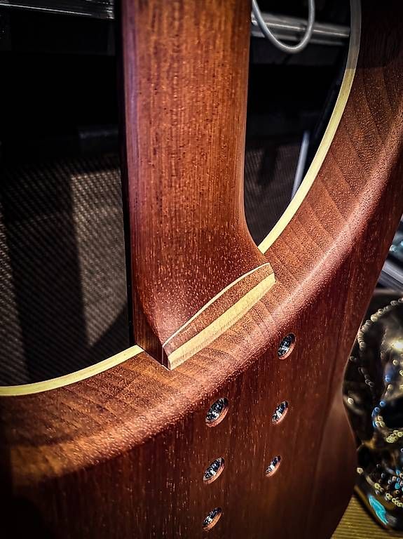 Musikinstrumente: Maben Bass by Laurent Letourneau – Neu (gemäss Beschreibung) aus Montreux von Alligator-AMPS 4