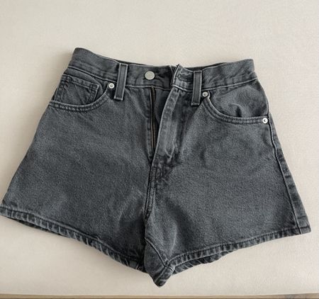 Levi’s shorts - high waisted mom shorts - 24 black
