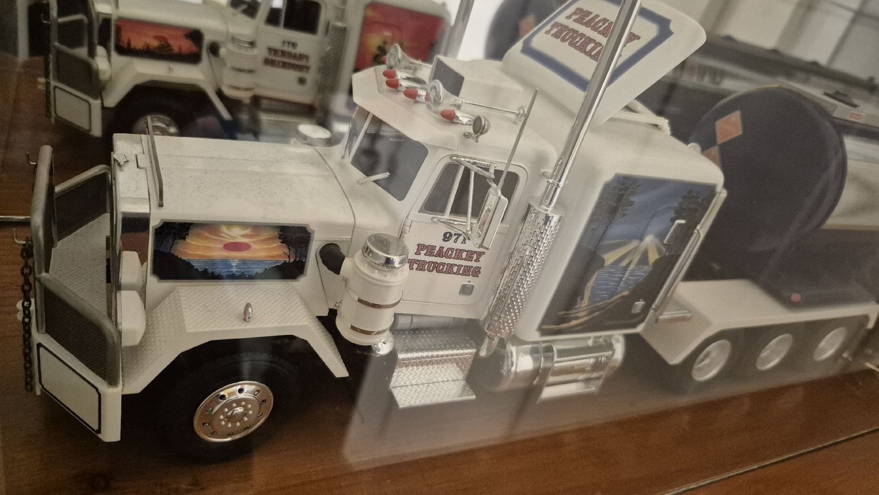 Modellini d'auto: Model Truck White Peterbilt Praxair Condition Good 45 – Difettoso da La-Chaux-de-Fonds venduto da vla_56t5
