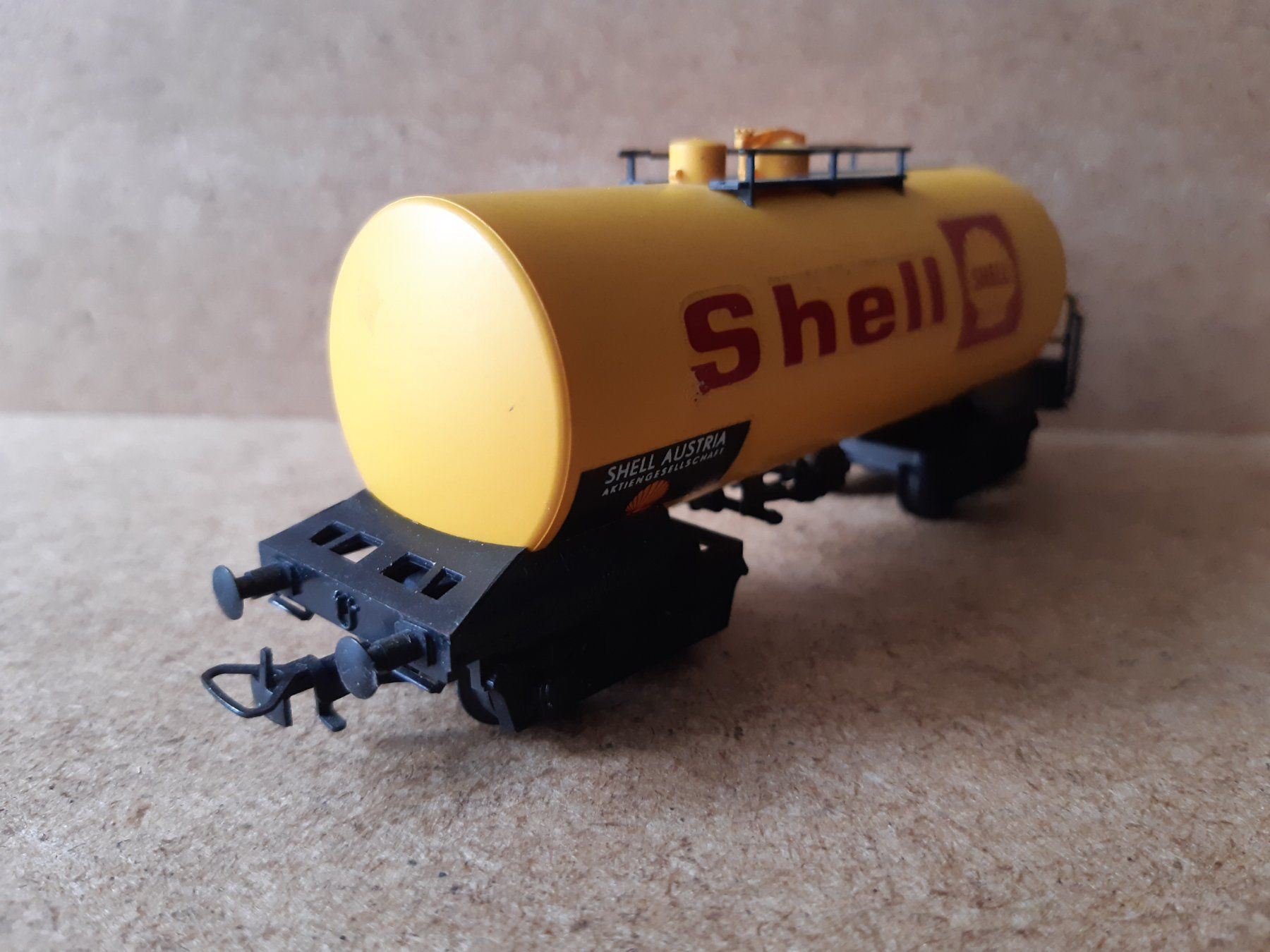 Kleinbahn Modellini di ferrovie: Kleinbahn 355 H0 GS Shell Austria Kesselwagen – Usato da Greifensee venduto da Lotofbits 3