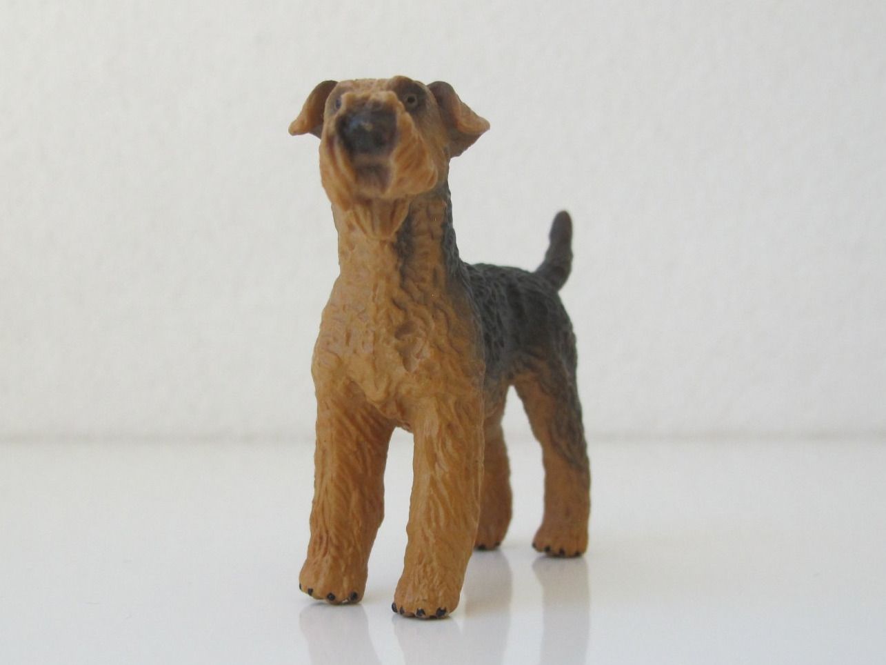 Schleich Statuette: Schleich 16336 Airedale Terrier Hund – Usato da Vilters venduto da hedi00 2