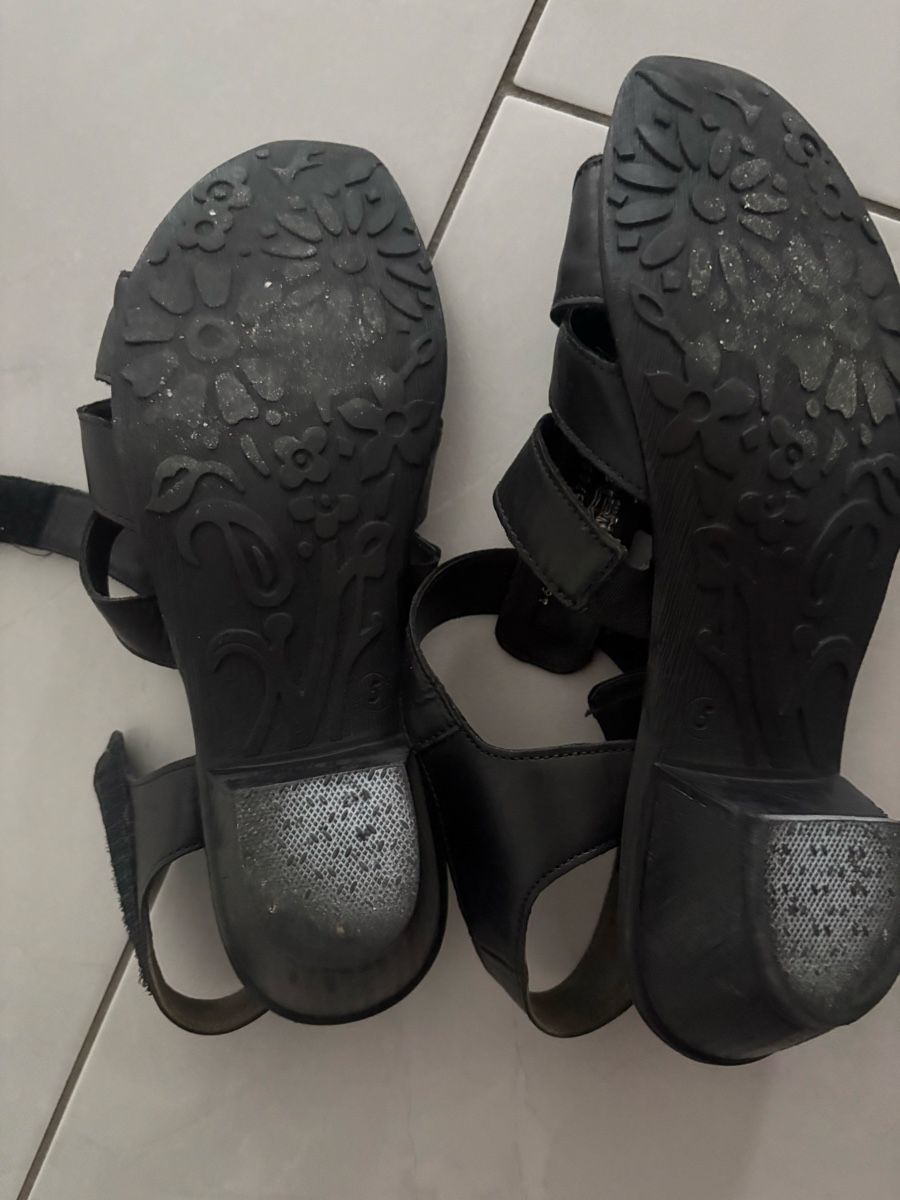Damenschuhe: Schwarze Sandalen Grösse 38 – Gebraucht aus Winterthur von nik_pr58 2