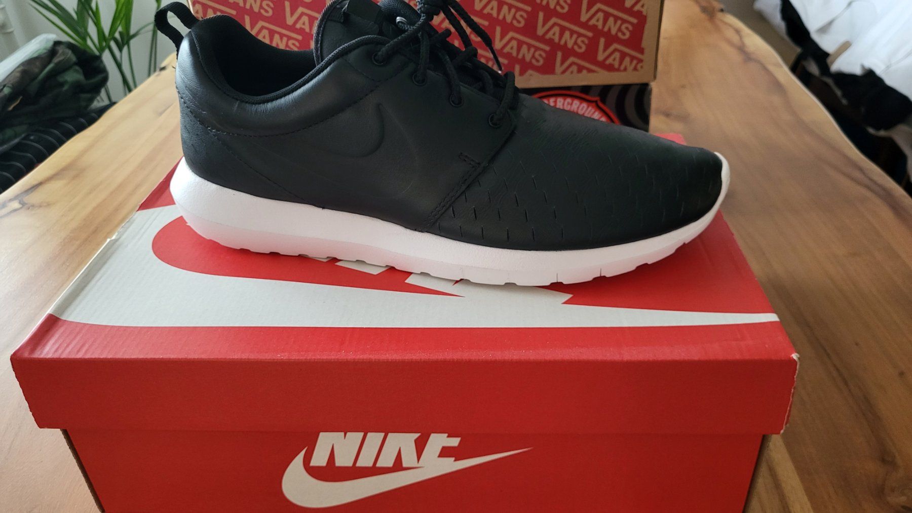 Nike Scarpe da uomo: Nike roshe 1 leather – Usato da Bern venduto da Sneakerheadz