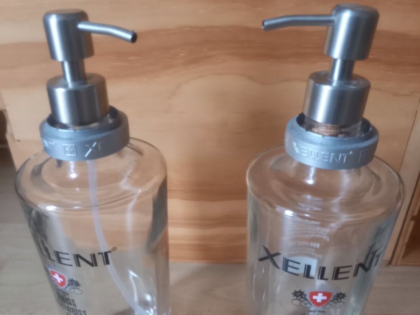 Flacons: Lot Flacon Seifendispenser oder für Handdesinfektionsmittel – Gebraucht aus Adliswil von cha_fq9f 5