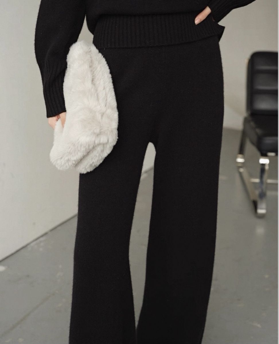 Lotti di vestiti: Almost New Black wool knit set, sweater and pants – Nuovo (secondo la descrizione) da Dübendorf venduto da zhe_69pd 1