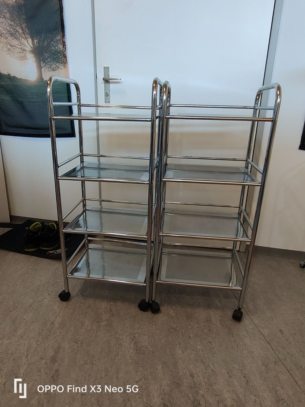 Banconi: 2 Rollwagen mit fixmontierten Tablaren – Usato da Niederhelfenschwil venduto da Kulant 2