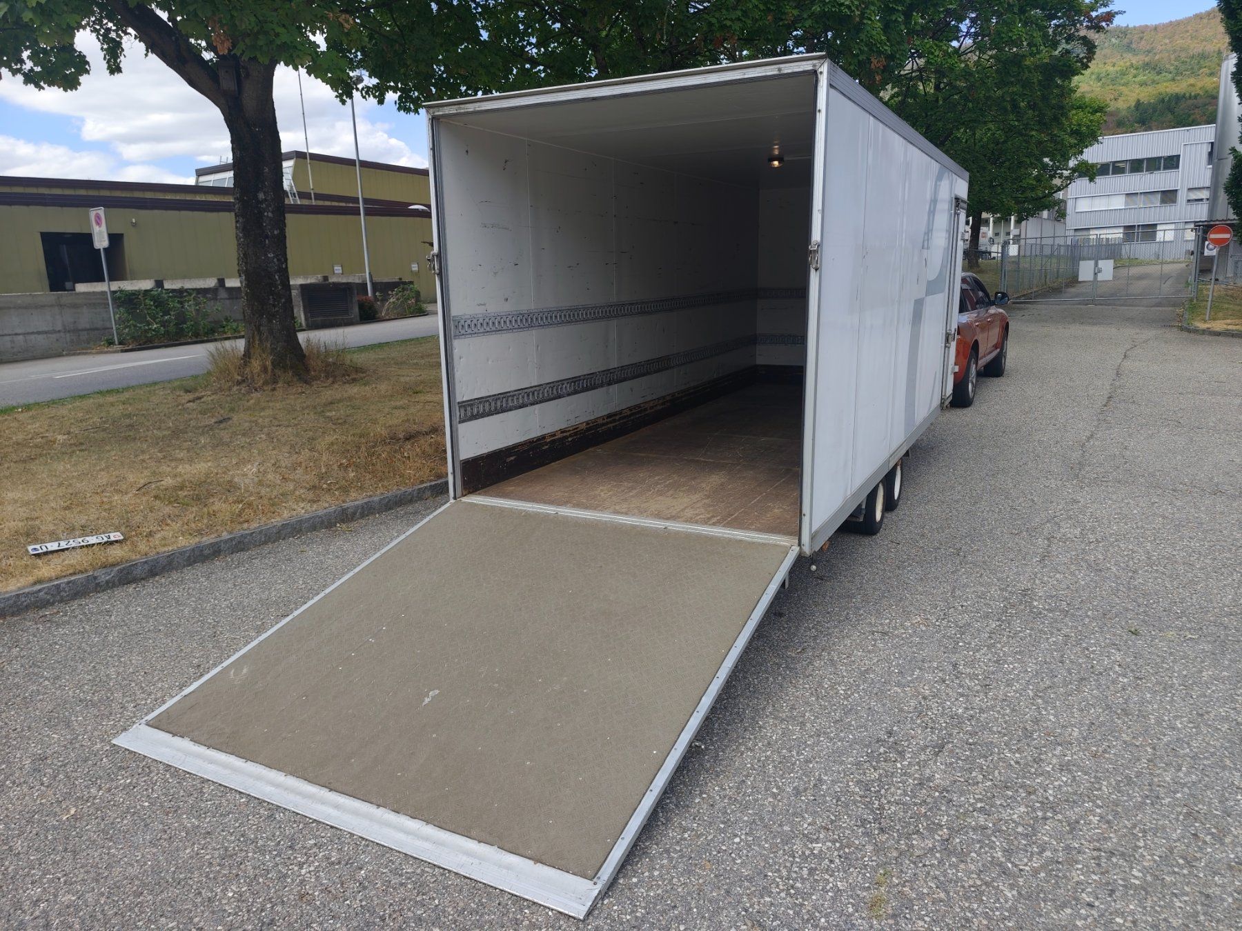 Unsinn Rimorchi: Kofferanhänger mit Rampe 5.5m Top – Usato da Wangen bei Olten venduto da vch_m5z7 3