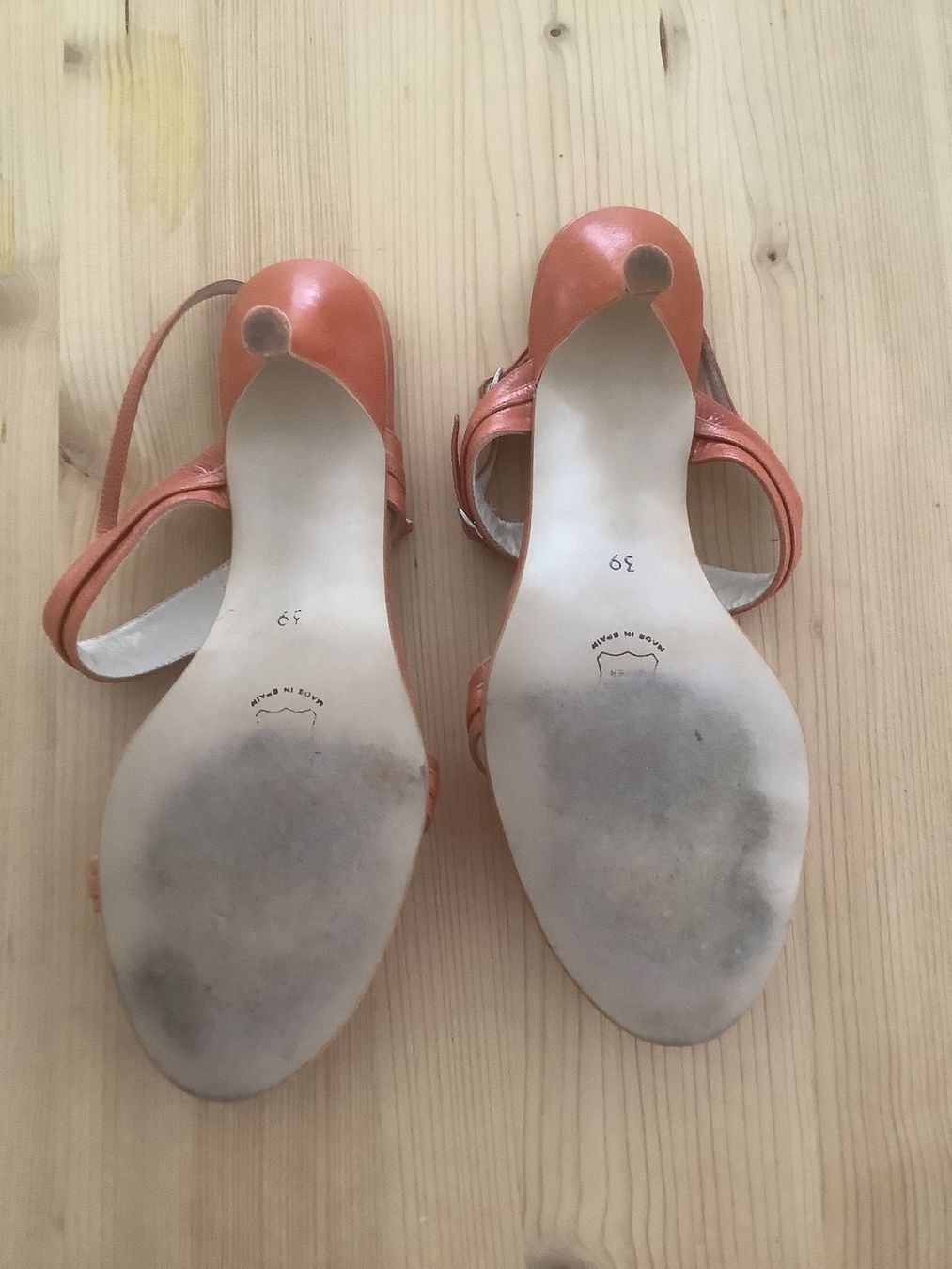 Scarpe da donna: Sandalen mit kleinem  Absatz Leder Grösse 39 – Usato da Büttikon AG venduto da Ranchero500 2