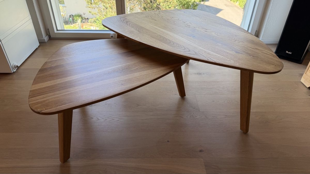 Set de table et chaises: 2er Set Couchtisch aus Eiche massiv – D'occasion à Zuchwil par Chrampfi1