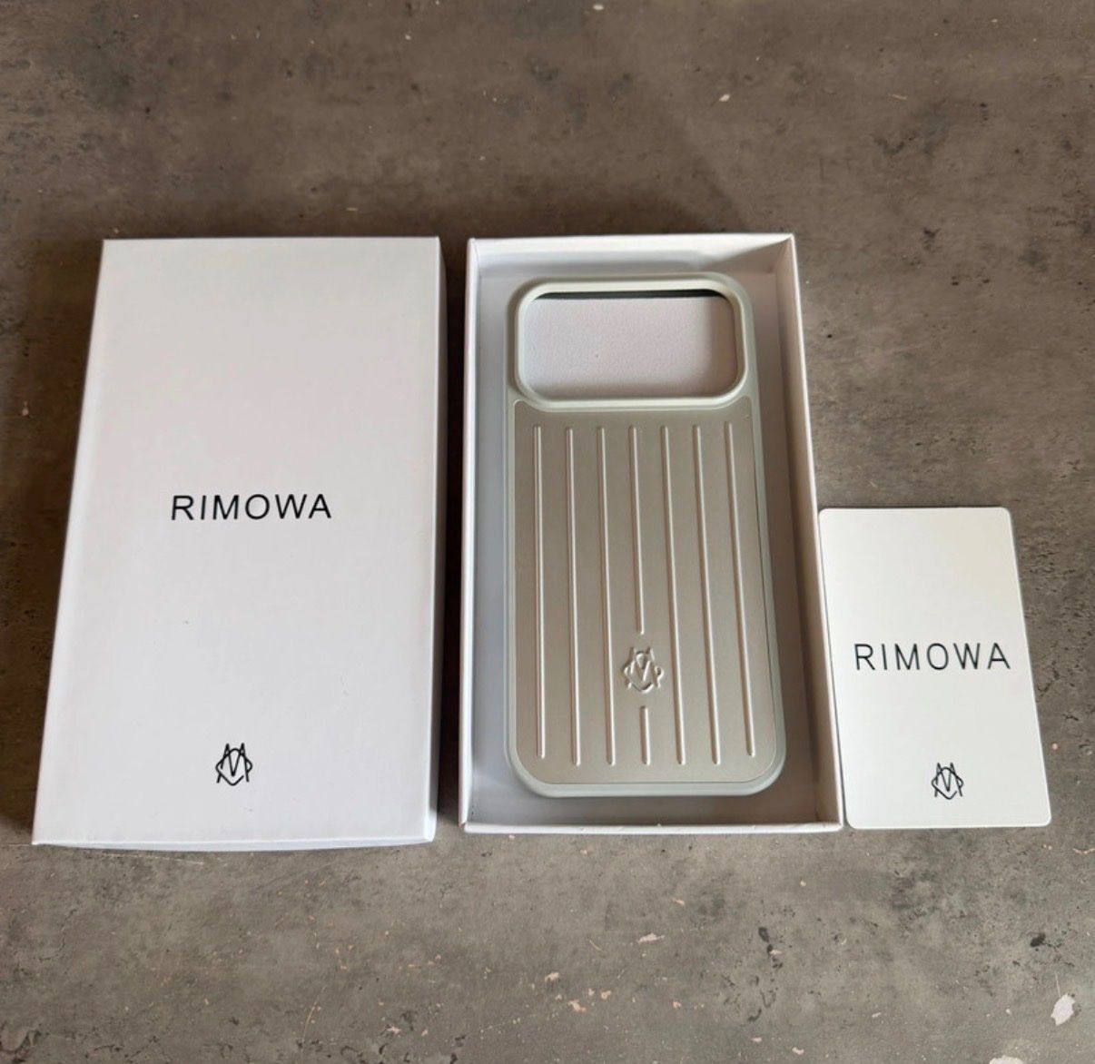 Apple Covers & Schutzfolien: IPhone 17 Pro Max Rimowa Case – Neu (gemäss Beschreibung) aus Campocologno von fsc.7wcp