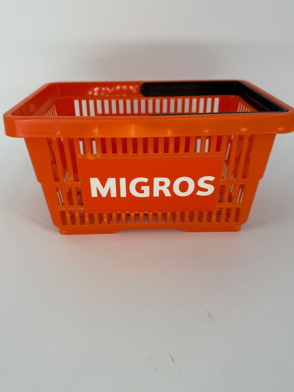 Spielzeuge: Migros Kinder Einkaufskorb – Gebraucht aus Auenstein von moin.