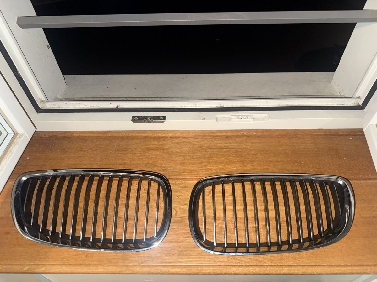 Toutes les pièces auto: Bmw e92 Grill – D'occasion à Baar par Piiravin