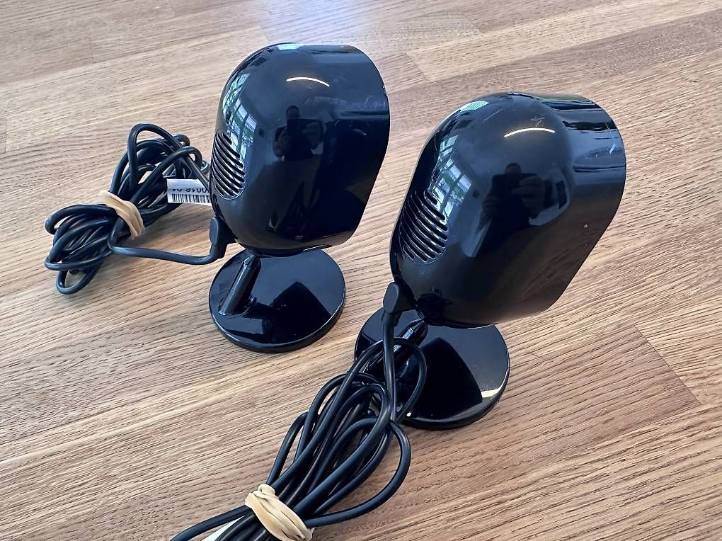 Arlo Caméscopes: 2x Arlo Caméra d'intérieur Essential, noir – D'occasion à Cortaillod par V1M5 3