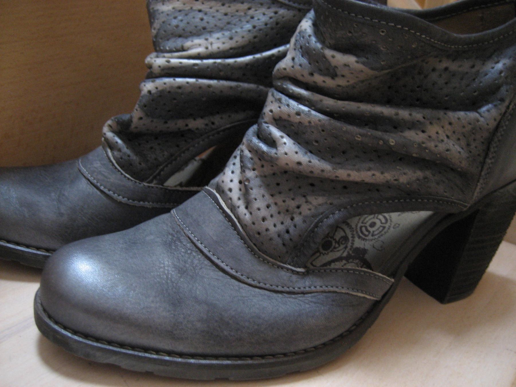 Scarpe da donna: Chaussures cuir DKODE grandeur 40 – Usato da Delémont venduto da marryb 1