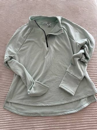 Verschiedene gut erhaltene Kleidungsstücke zu verkaufen 
