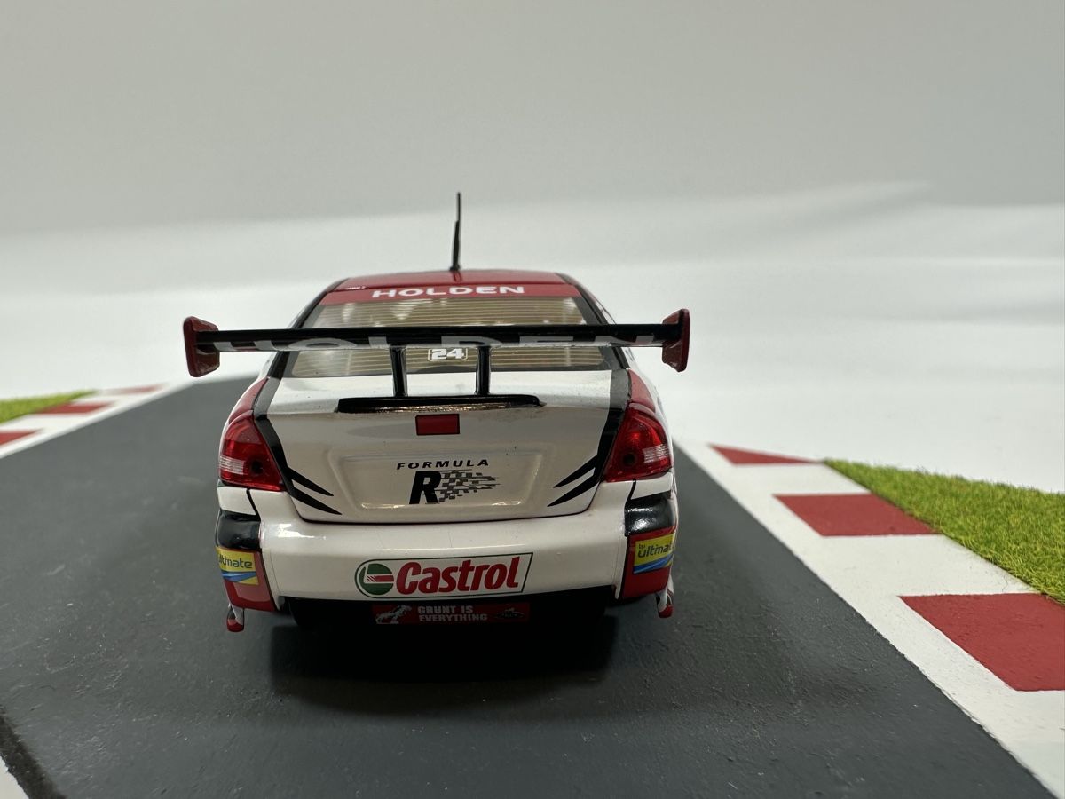 Modellini d'auto: Holden VY Commodore 1:43 Castrol, CLASSIC CARLECTABLES – Nuovo (secondo la descrizione) da Zofingen venduto da rf9_x2xt 4